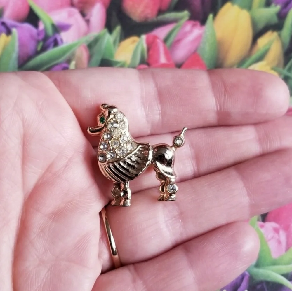 Vintage poodle brooch dog pin rhinestones gold tone figural - Picture 4 of 4